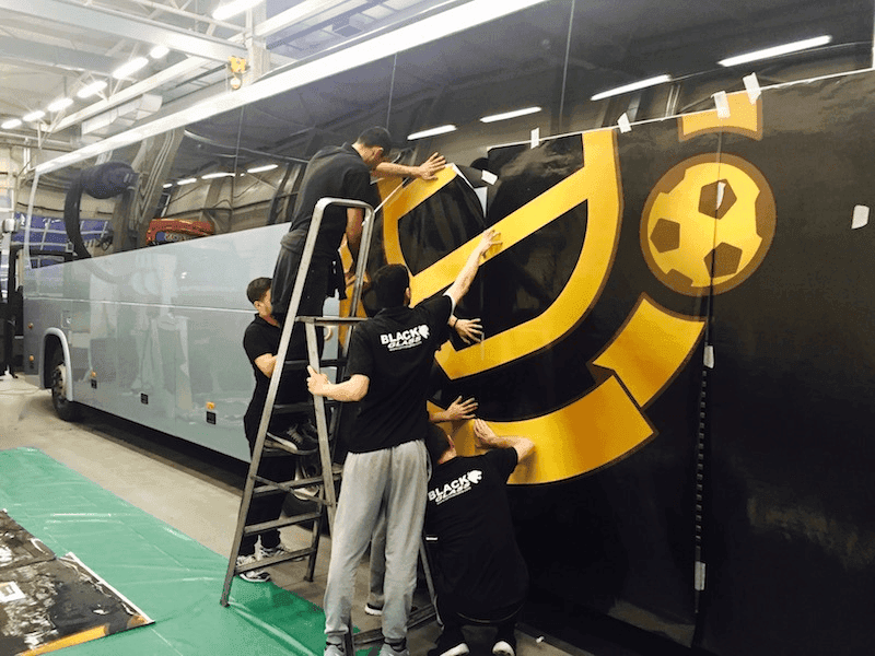 FK Čukarički autobus brendiranje